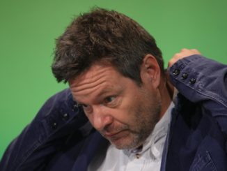 Wirtschaftsminister Habeck wehrt sich gegen Kritik an seiner Person