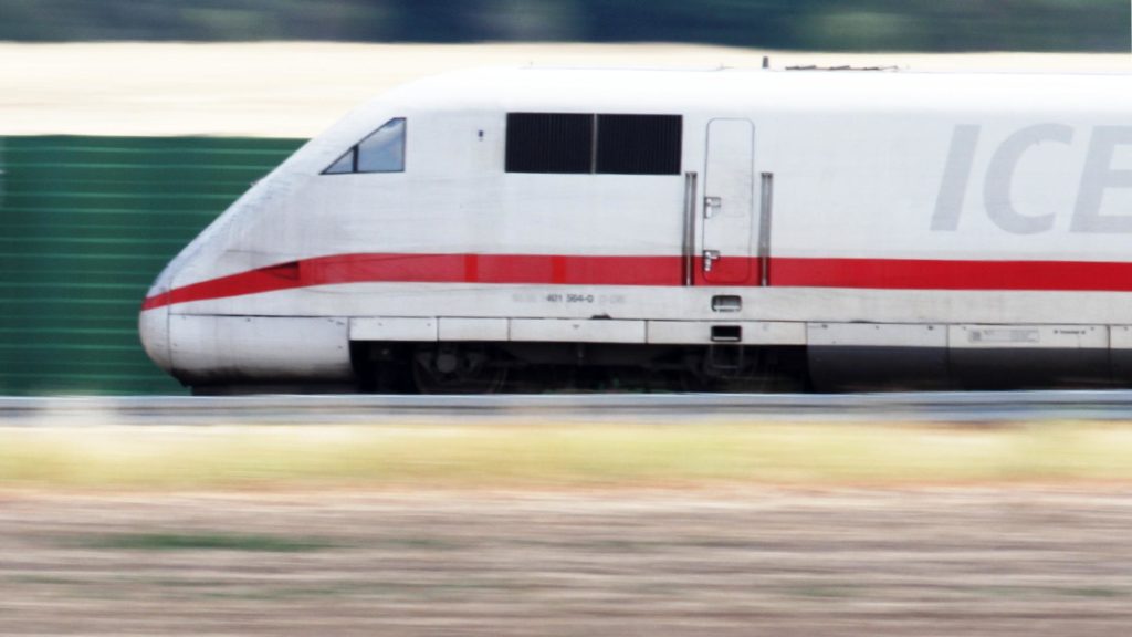 Drastische Konsequenzen: Bahn will Fernverkehr während Warnstreik komplett einstellen