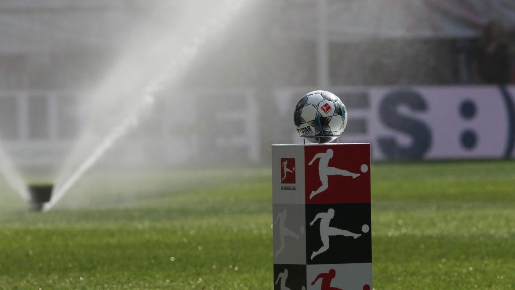 Bundesliga-Fußball vor dem Anstoß (über dts Nachrichtenagentur)