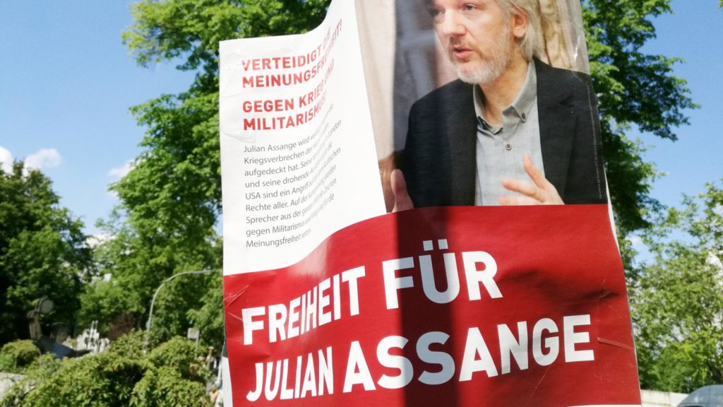Plakat "Freiheit für Julian Assange" (über dts Nachrichtenagentur)