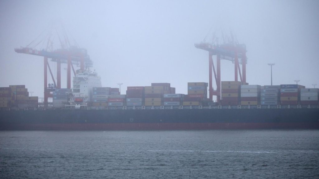 Containerschiff in Wilhelmshaven (über dts Nachrichtenagentur)