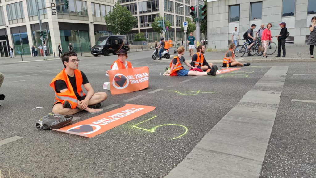 „Letzte Generation“ protestiert vor Tag der Industrie