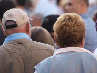 Studie zeigt: Senioren bringen sich familiär und sozial stark ein