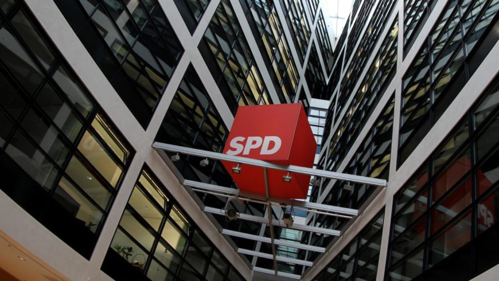 SPD-Logo im Willy-Brandt-Haus (über dts Nachrichtenagentur)
