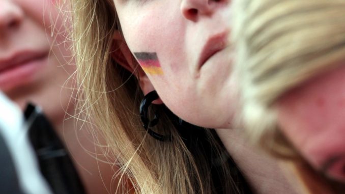 Weiblicher Fußballfan (über dts Nachrichtenagentur)