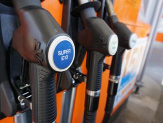 ADAC: E10-Preis stagniert – Diesel teurer