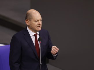 Scholz verteidigt geplante Kürzungen beim Elterngeld