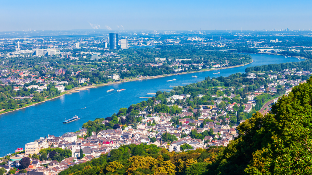 Rhein auf Höhe von Bonn