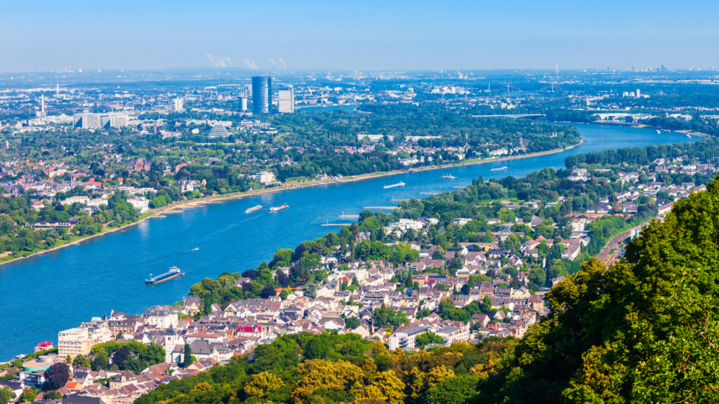 Ökonomen uneins über Folgen des Niedrigwassers im Rhein