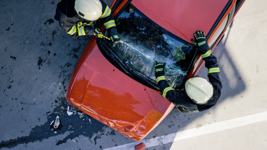 Autounfall - Befreiung durch die Feuerwehr