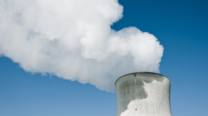 Kühlturm eines Atomkraftwerks