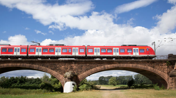 Zug der Deutschen Bahn (über cozmo news)