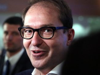 Dobrindt reagiert zurückhaltend auf Asyl-Vorschlag von Frei