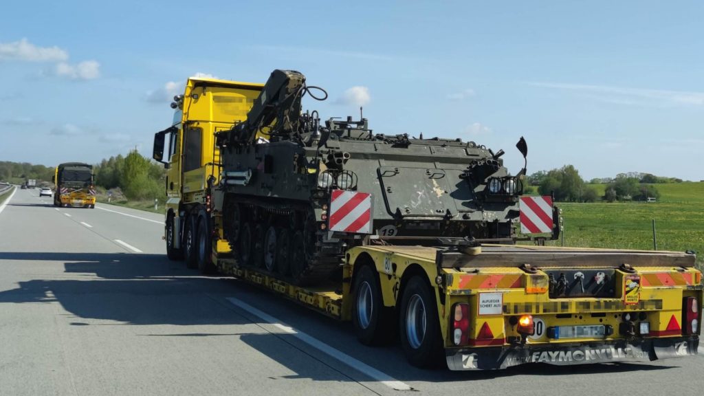 Panzer-Transport auf der Autobahn (Archiv) (über dts Nachrichtenagentur)