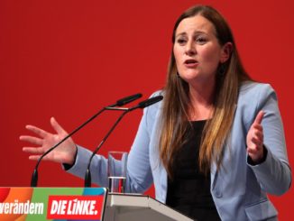 Armutsfalle abwenden: Wissler will Inflationsausgleich für Elterngeld-Minimum