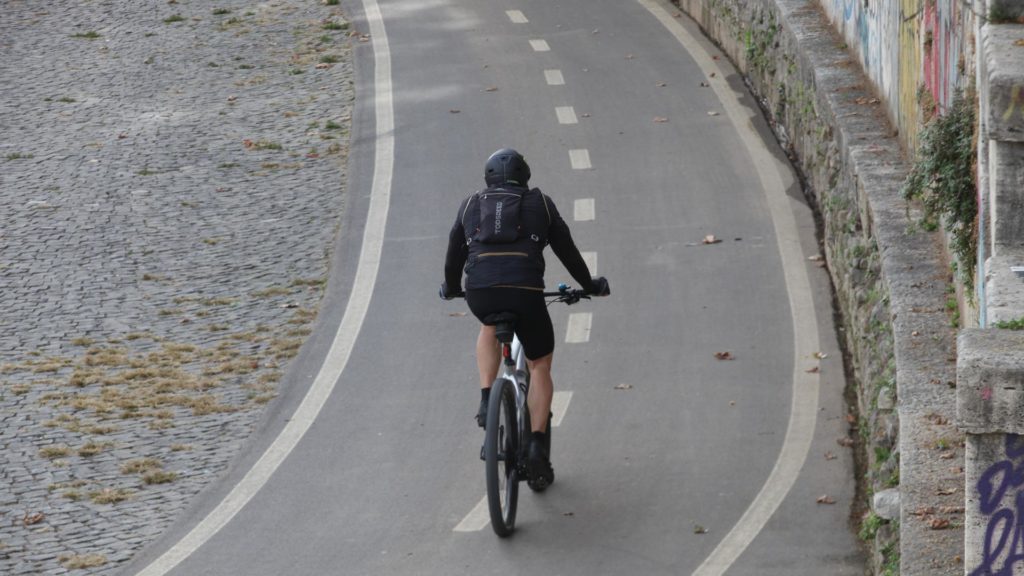 Fahrradfahrer auf Fahrradweg (über dts Nachrichtenagentur)