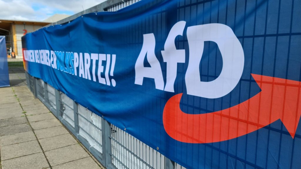 Logo vor AfD-Parteitag am 28.07.2023 (über dts Nachrichtenagentur)