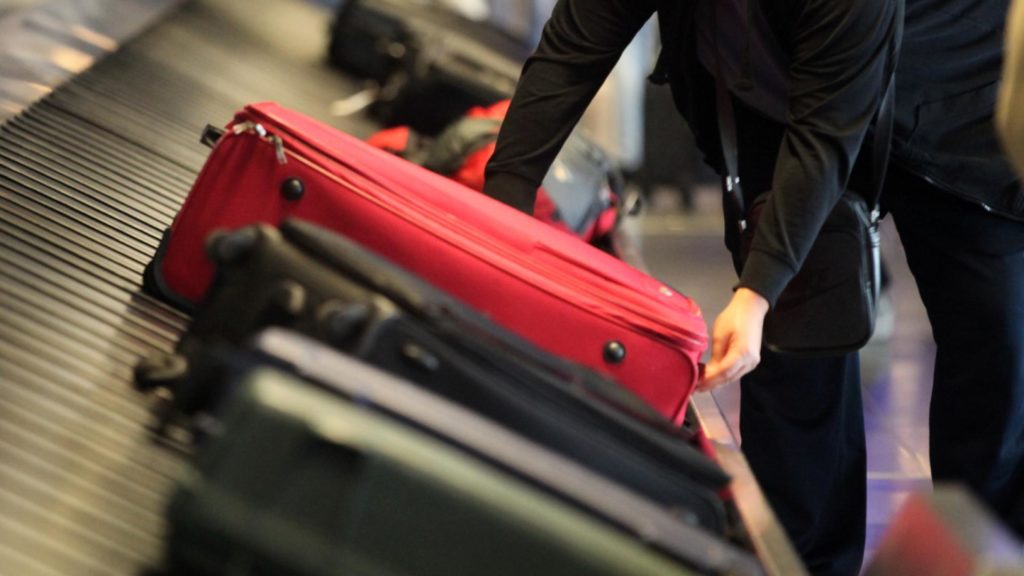 Reisende an einem Gepäckband (Archiv) (über dts Nachrichtenagentur)