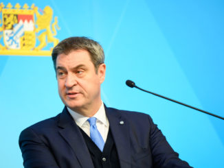 Söder hält vorerst an Aiwanger fest