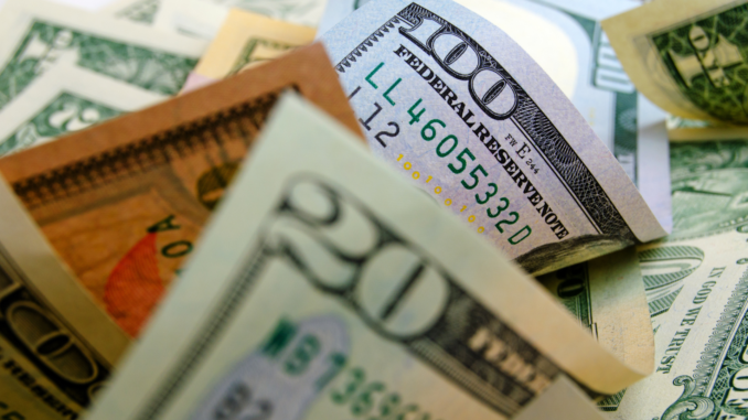 US-Dollar-Noten (über cozmo news)