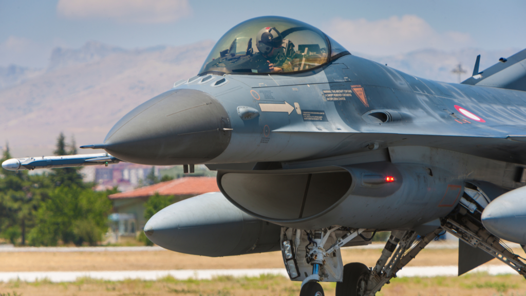 F-16-Kampfjet (über cozmo news)