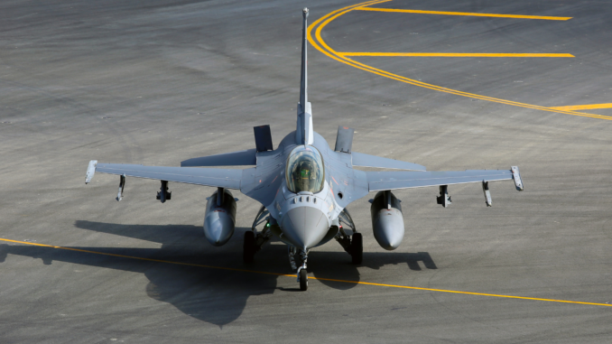 F-16-Kampfjet (über cozmo news)