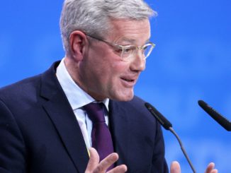 „Lieferung ist moralisch und politisch dringend geboten“: Röttgen kritisiert Zögern bei Taurus-Lieferung