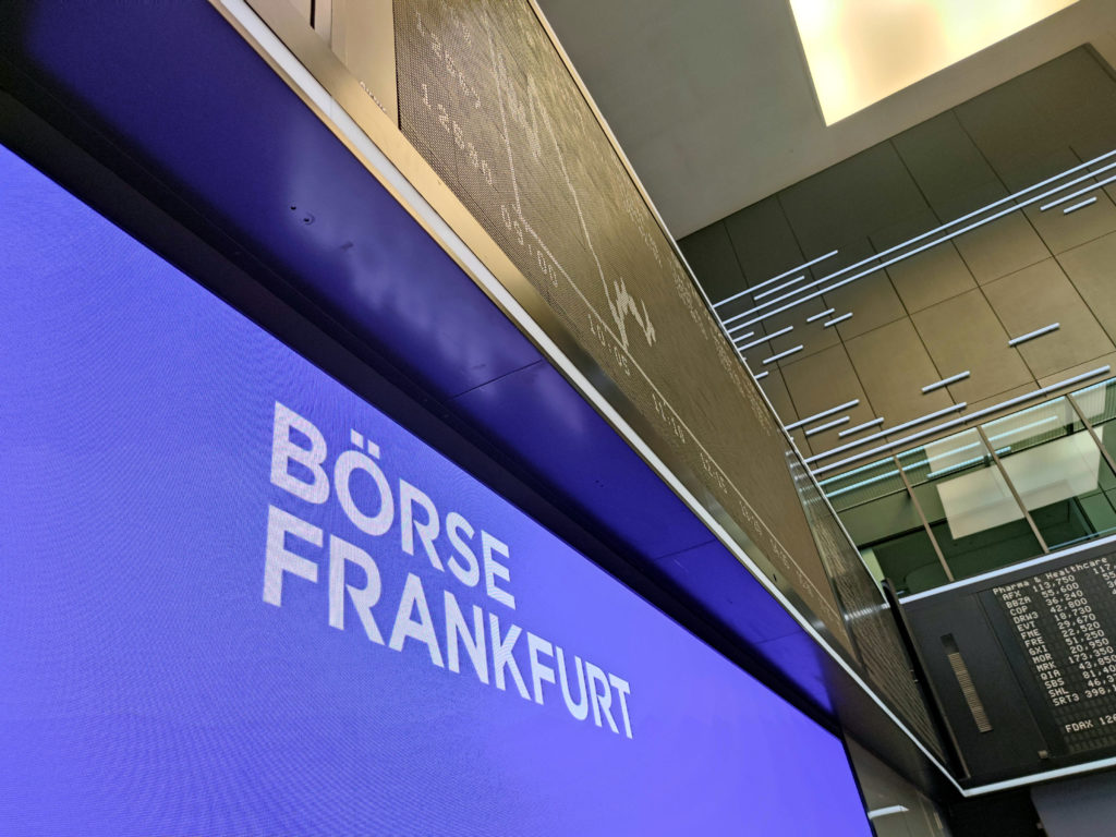 Anzeigetafel in der Frankfurter Börse (über dts Nachrichtenagentur)