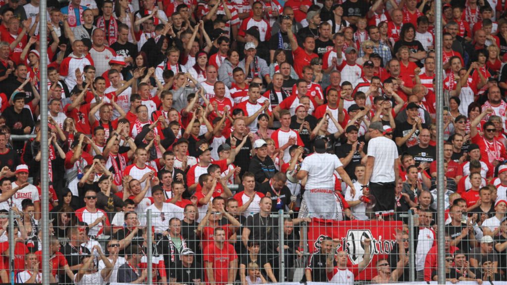 Fans im Fußballstadion (Archiv) (über dts Nachrichtenagentur)