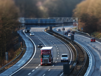 Zahl mautpflichtiger Lkws auf Autobahnen im August zurückgegangen