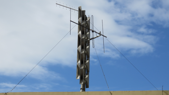 Neumodische Sirenenanlage (über cozmo news)