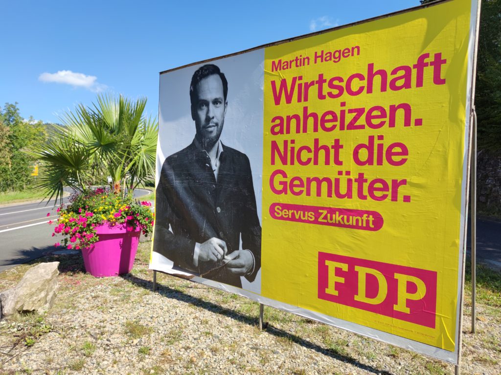FDP-Wahlplakat zur Landtagswahl in Bayern 2023 mit Martin Hagen (über dts Nachrichtenagentur)