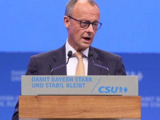 Merz bereit zur Mehrheitsbeschaffung für Scholz in Asylfragen