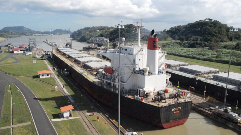 Frachtschiff im Panama-Kanal (Archiv) (über dts Nachrichtenagentur)