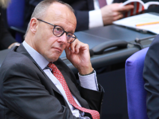 Reul reagiert genervt auf neue Debatte über Merz