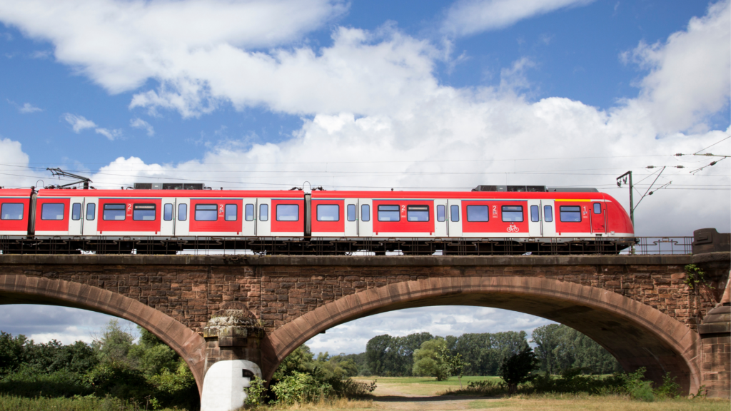 Deutsche Bahn-Nahverkehrszug (über cozmo news)