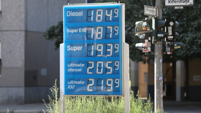 Preisauszeichnung an einer Tankstelle (Archiv) (über dts Nachrichtenagentur)