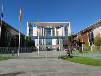 Linke verlangt Ostdeutschland-Gipfel im Kanzleramt