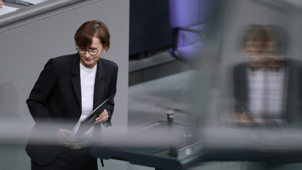 Bildungsministerin will Wissenschaft besser gegen Spionage schützen