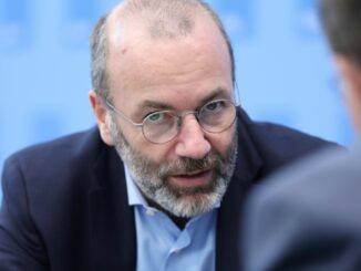 Weber stellt Asylzentren an EU-Außengrenzen für 2024 in Aussicht