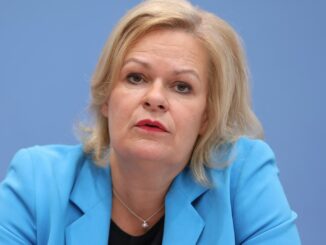 Faeser dringt auf Tempo bei Abschiebungen und kündigt Gesetzpaket an