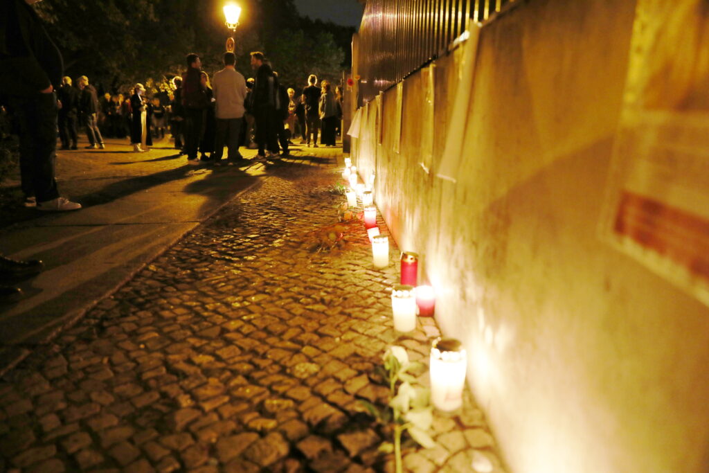 Mahnwache vor Synagoge (Archiv) (über dts Nachrichtenagentur)