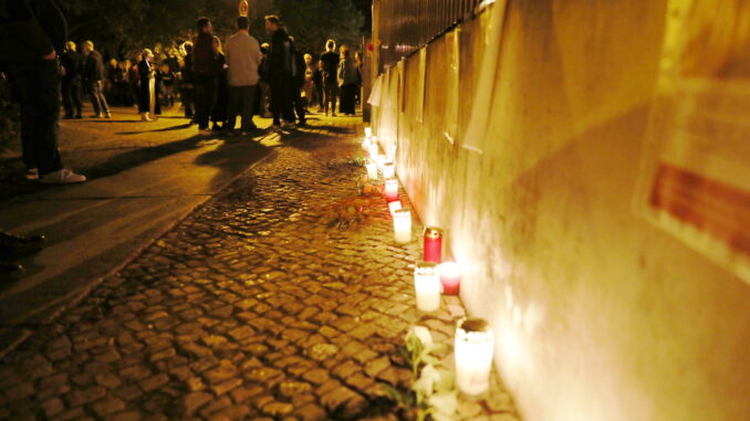 Mahnwache vor Synagoge (Archiv) (über dts Nachrichtenagentur)