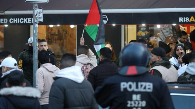 Verbotene Pro-Palästina-Demo am 18.10.2023 (über dts Nachrichtenagentur)