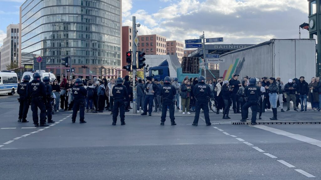 Gegendemo zu Pro-Israel-Demo am 22.10.2023 (über dts Nachrichtenagentur)