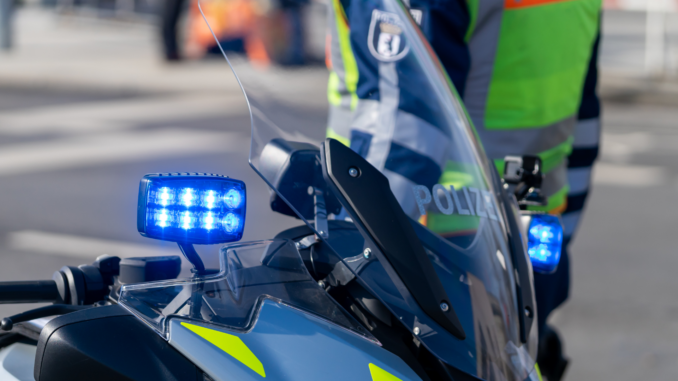 Polizei (über cozmo news)