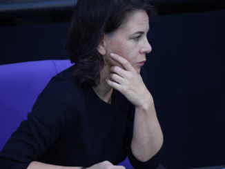 Baerbock bricht zu neuer Nahost-Mission auf