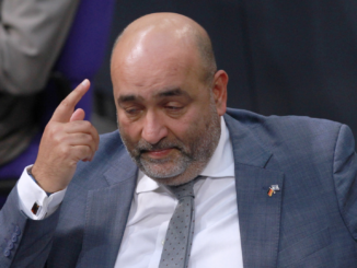 Nouripour für Gespräche über Aussetzen der Schuldenbremse