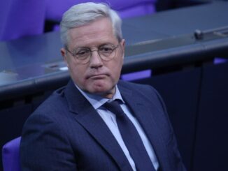 Röttgen kritisiert Scholz` Ukraine-Politik