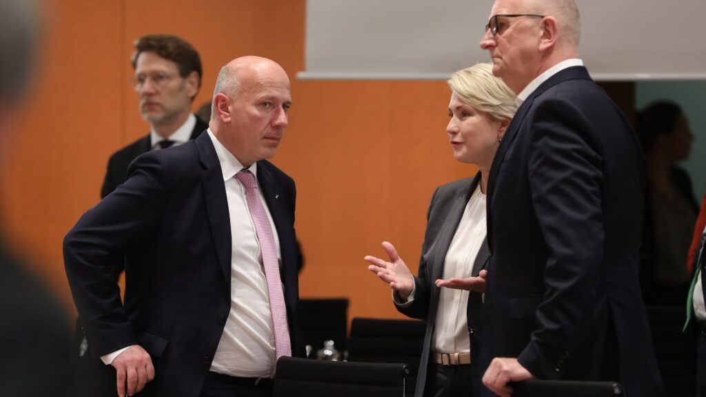 Kai Wegner, Manuela Schwesig und Dietmar Woidke bei der MPK am 06.11.2023 (über dts Nachrichtenagentur)